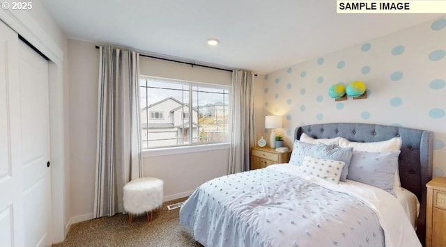 bedroom with carpet flooring and a closet