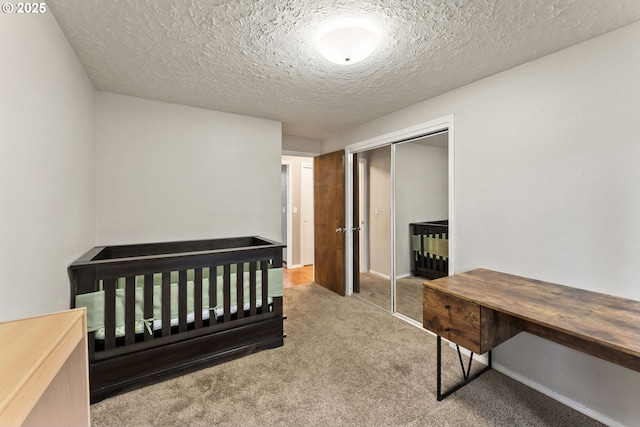 bedroom featuring a closet, carpet, and a textured ceiling