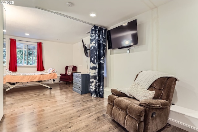 16500 SW Satterberg Rd, Beaverton, OR 97007 - sitting room with light wood-style flooring and recessed lighting