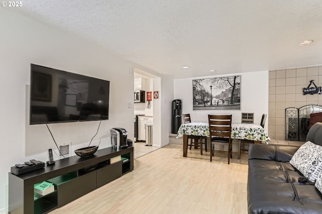 16500 SW Satterberg Rd, Beaverton, OR 97007 - living area featuring light wood finished floors and recessed lighting