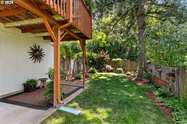 6985 SW Florence Ln, Portland, OR 97223 - fenced backyard featuring a patio area