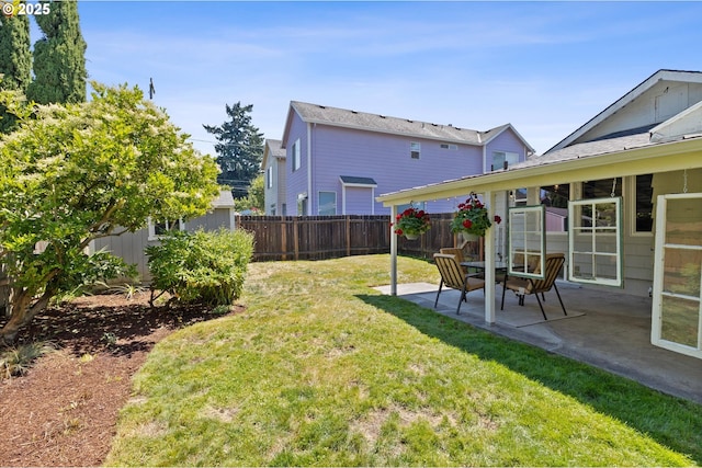 6815 N Smith St, Portland, OR 97203 - view of yard featuring a patio area