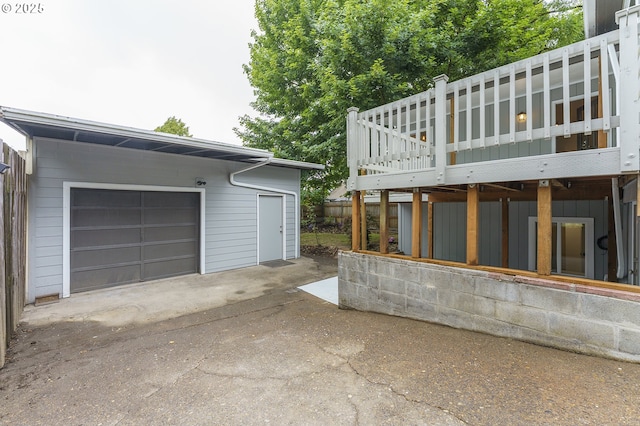 6516 SE 17th Ave, Portland, OR 97202 - garage featuring asphalt driveway