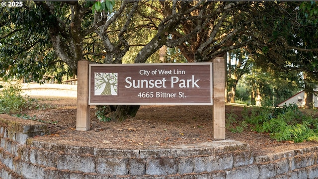 view of community / neighborhood sign