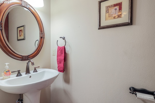 bathroom featuring sink