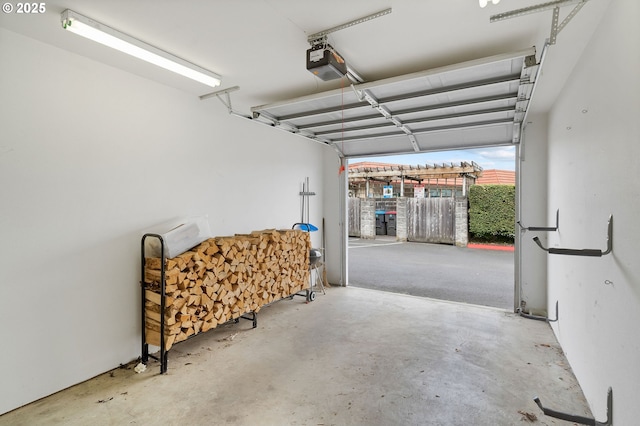1108 S Holladay Dr Unit 24, Seaside, OR 97138 - garage with a garage door opener