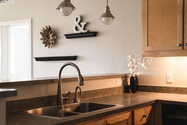 1108 S Holladay Dr Unit 24, Seaside, OR 97138 - kitchen featuring dark countertops and dishwasher
