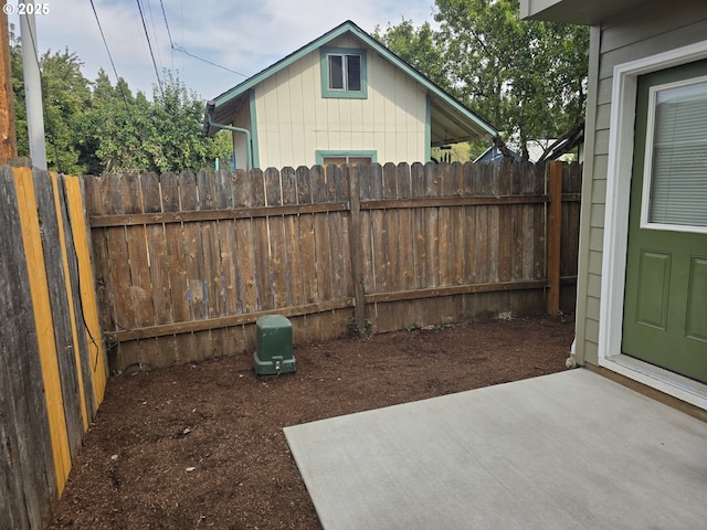 3461 Concord St, Eugene, OR 97402 - view of yard featuring a patio