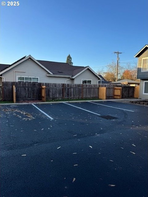 3461 Concord St, Eugene, OR 97402 - ranch-style house with uncovered parking