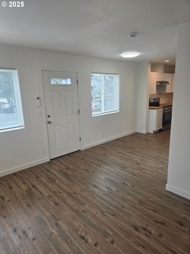 3461 Concord St, Eugene, OR 97402 - entrance foyer featuring dark wood finished floors