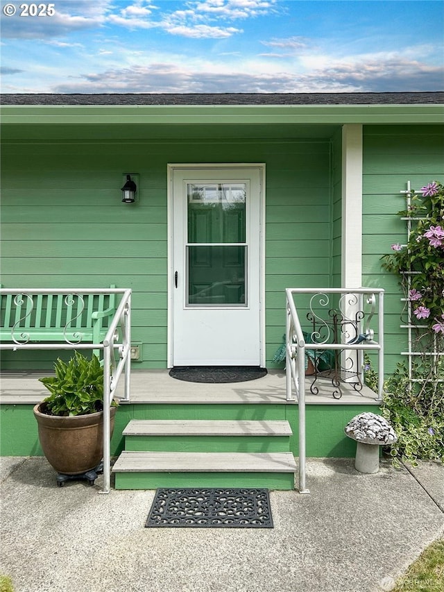 510 Oregon Ave N, Long Beach, WA 98631 - view of exterior entry with covered porch