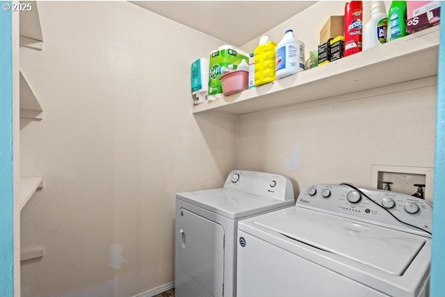 387 E Linden Way, Heppner, OR 97836 - washroom featuring washer and clothes dryer