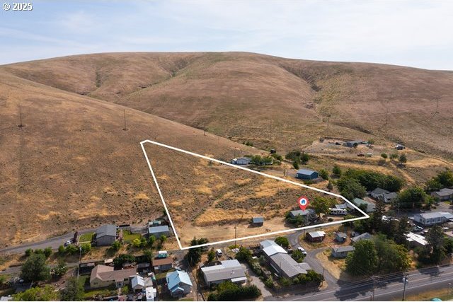 387 E Linden Way, Heppner, OR 97836 - view of property location featuring property boundaries highlighted, a mountain backdrop, and rural landscape