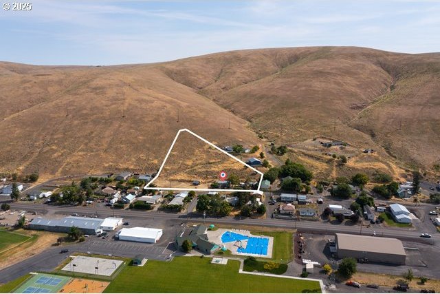 387 E Linden Way, Heppner, OR 97836 - aerial overview of property's location with a mountainous background