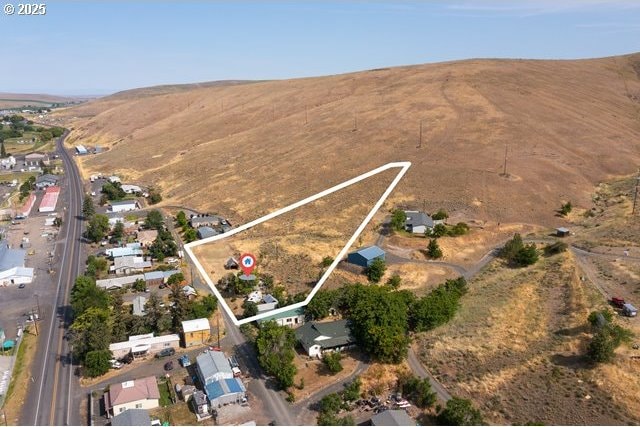 387 E Linden Way, Heppner, OR 97836 - aerial overview of property's location with property parcel outlined and rural landscape