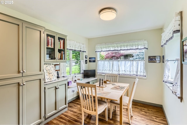 7605 SW Arbor Glen Ct, Wilsonville, OR 97070 - dining space with dark wood finished floors and baseboards