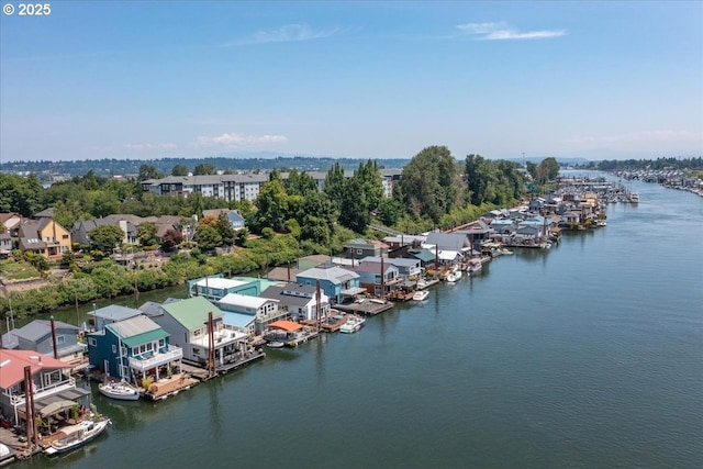 460 N Tomahawk Island Dr, Portland, OR 97217 - aerial view of residential area featuring a large body of water