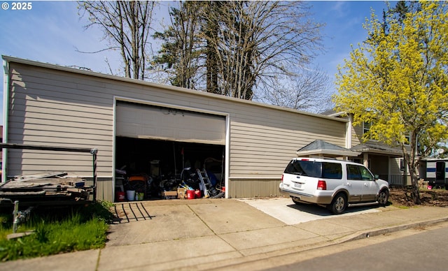 1072 53rd St, Springfield, OR 97478 - detached garage featuring driveway