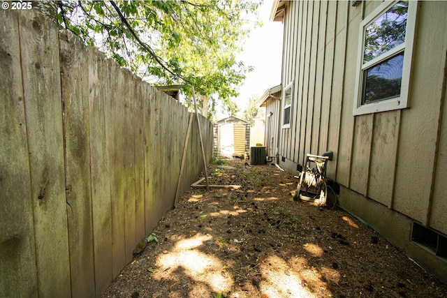 1072 53rd St, Springfield, OR 97478 - view of yard with central AC