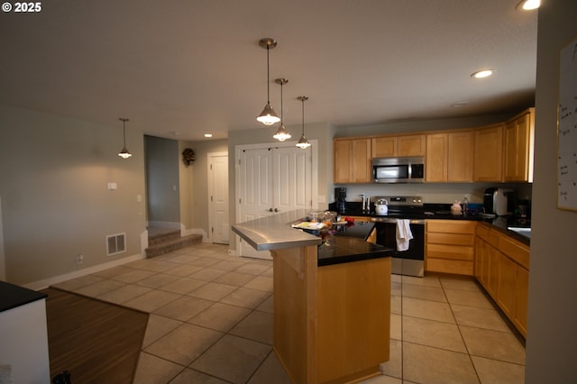 1072 53rd St, Springfield, OR 97478 - kitchen featuring visible vents, light tile patterned floors, recessed lighting, stainless steel appliances, and a kitchen island