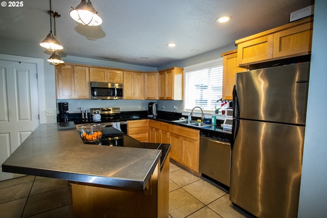 1072 53rd St, Springfield, OR 97478 - kitchen featuring light tile patterned floors, recessed lighting, appliances with stainless steel finishes, a sink, and dark countertops