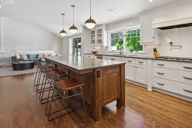 17900 Crestline Dr, Lake Oswego, OR 97034 - kitchen with premium range hood, dark countertops, appliances with stainless steel finishes, dark wood-type flooring, and a center island