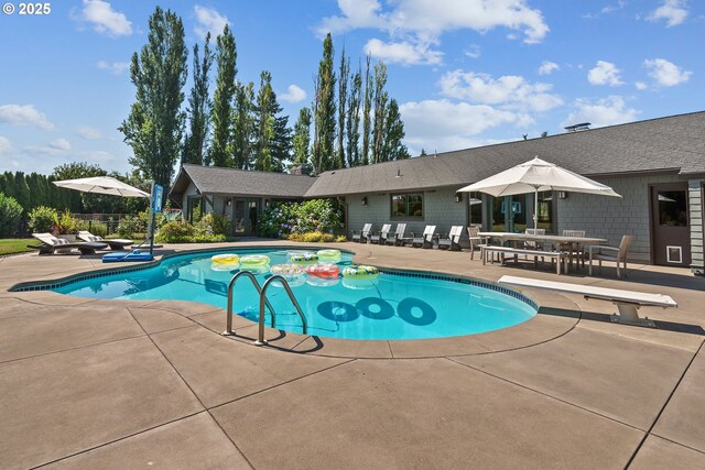 17900 Crestline Dr, Lake Oswego, OR 97034 - swimming pool with a patio and a diving board