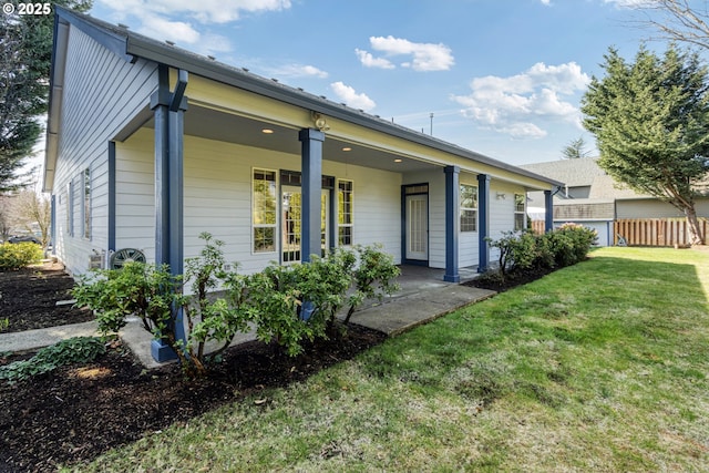 view of front of home with fence and a front yard