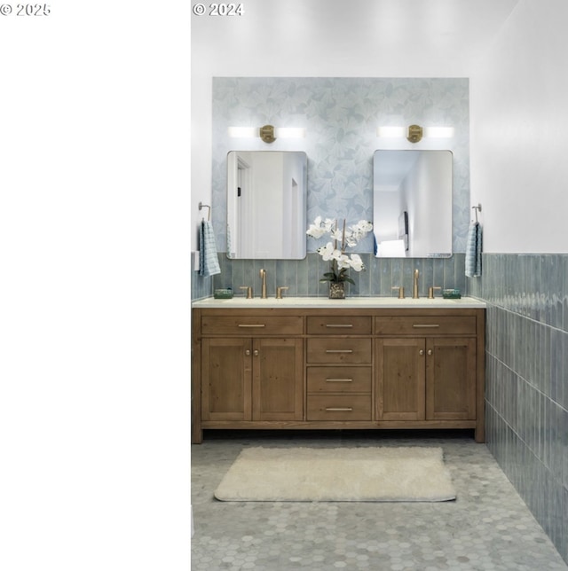 3707 SE Aldercrest Rd, Milwaukie, OR 97222 - full bath with double vanity