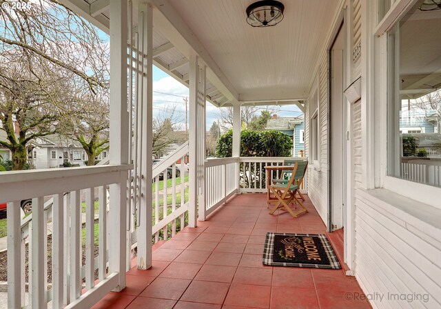 balcony featuring covered porch