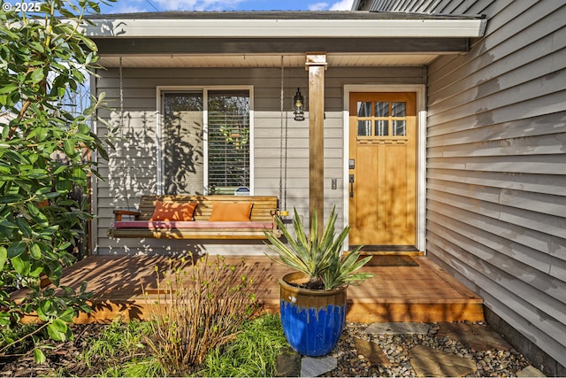 property entrance featuring a porch