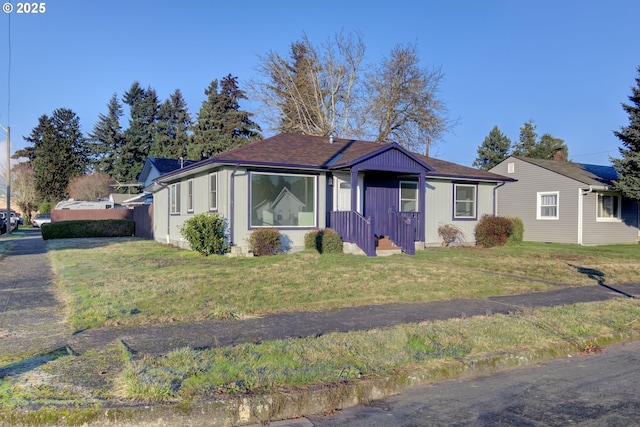 ranch-style house featuring a front lawn