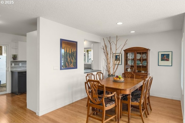 530 N Hayden Bay Dr, Portland, OR 97217 - dining area featuring light wood finished floors, a textured ceiling, baseboards, and recessed lighting