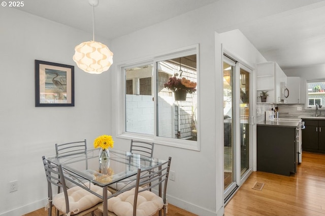 530 N Hayden Bay Dr, Portland, OR 97217 - dining space featuring light wood-style flooring and baseboards
