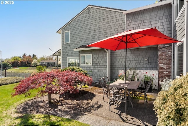 530 N Hayden Bay Dr, Portland, OR 97217 - view of patio featuring outdoor dining area