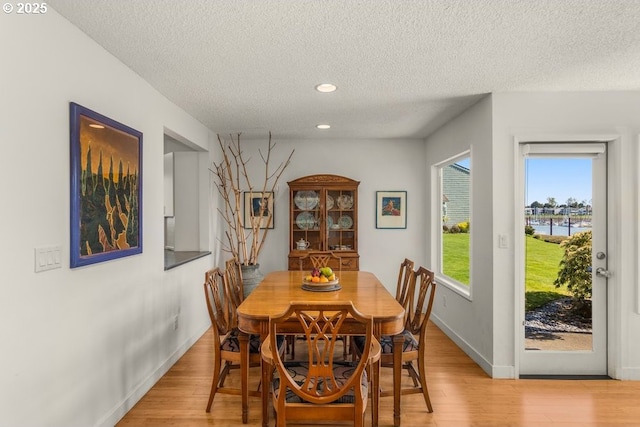 530 N Hayden Bay Dr, Portland, OR 97217 - dining room with a textured ceiling, light wood finished floors, recessed lighting, and baseboards