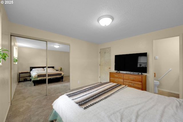 945 Irving Ct, Eugene, OR 97404 - bedroom featuring carpet, a closet, and a textured ceiling