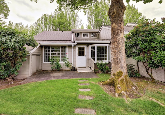 13775 SW Scholls Ferry Rd Unit 16, Beaverton, OR 97008 - view of front of house featuring a front lawn and a shingled roof