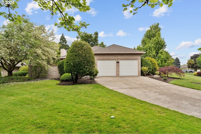 32680 SW Lake Point Ct, Wilsonville, OR 97070 - fenced backyard with a patio