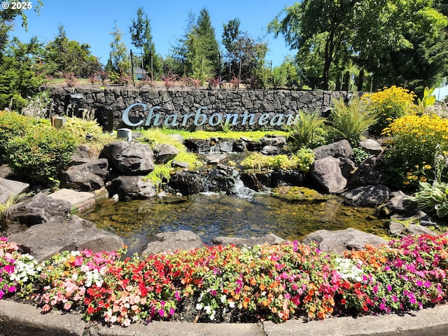 32680 SW Lake Point Ct, Wilsonville, OR 97070 - community / neighborhood sign featuring a small pond