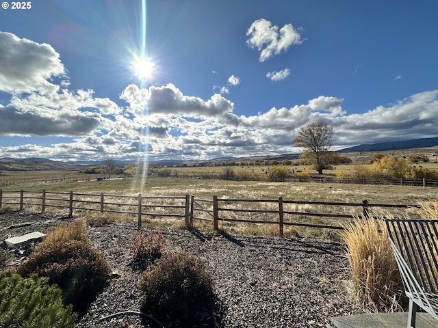 view of yard featuring a rural view