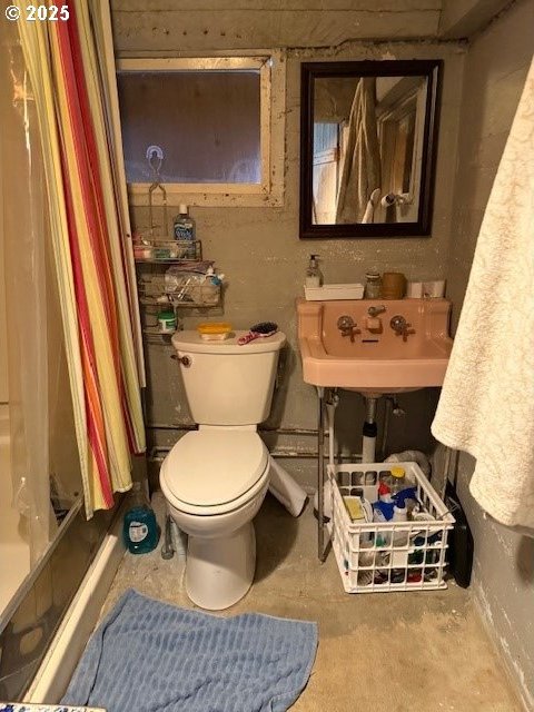 65748 Meissner Rd, Deer Island, OR 97054 - full bath featuring toilet, a shower with curtain, a sink, and concrete flooring