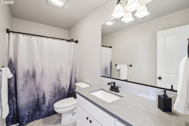 full bath featuring tasteful backsplash, vanity, a shower with curtain, visible vents, and toilet
