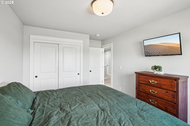 bedroom featuring a closet