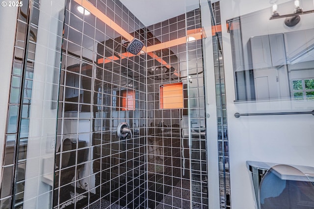 bathroom featuring tiled shower