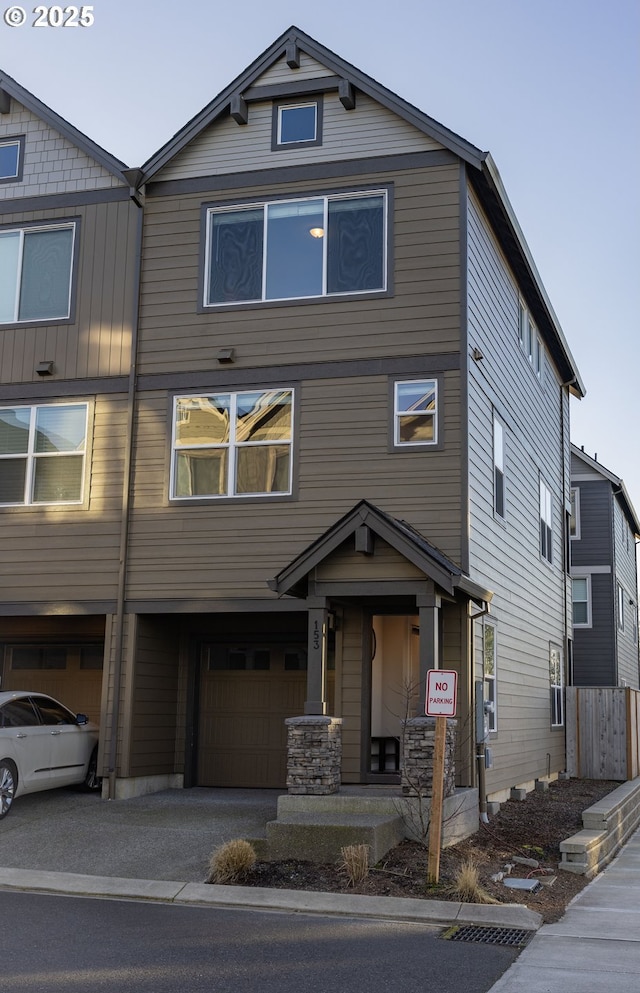 view of front facade featuring a garage