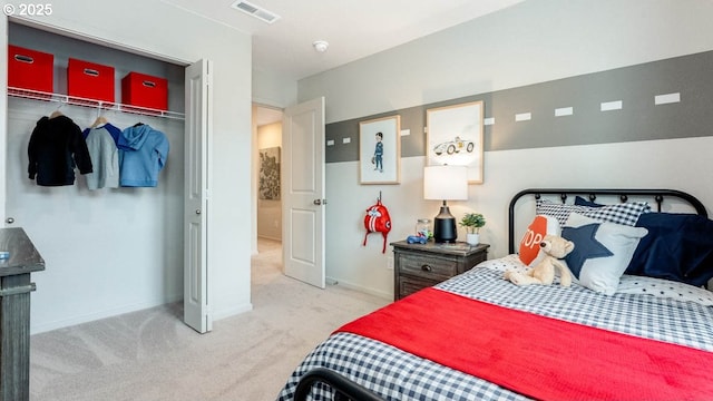 bedroom featuring carpet flooring, baseboards, and a closet