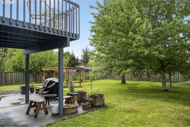 view of yard with a patio area