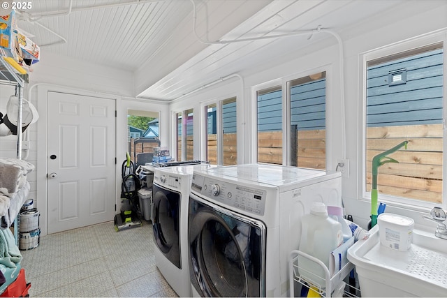 8007 N Hudson St, Portland, OR 97203 - laundry area with washer and clothes dryer