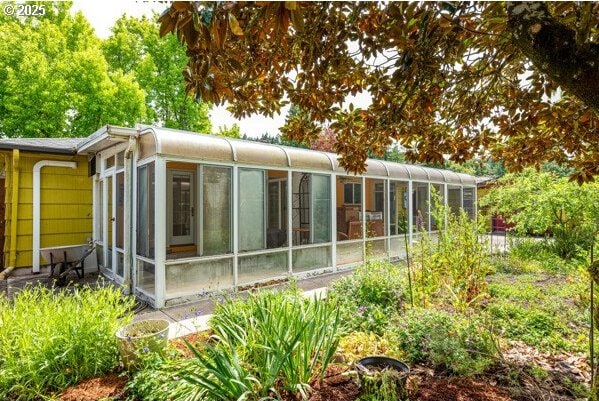 855 E 39th Ave, Eugene, OR 97405 - back of house featuring a sunroom